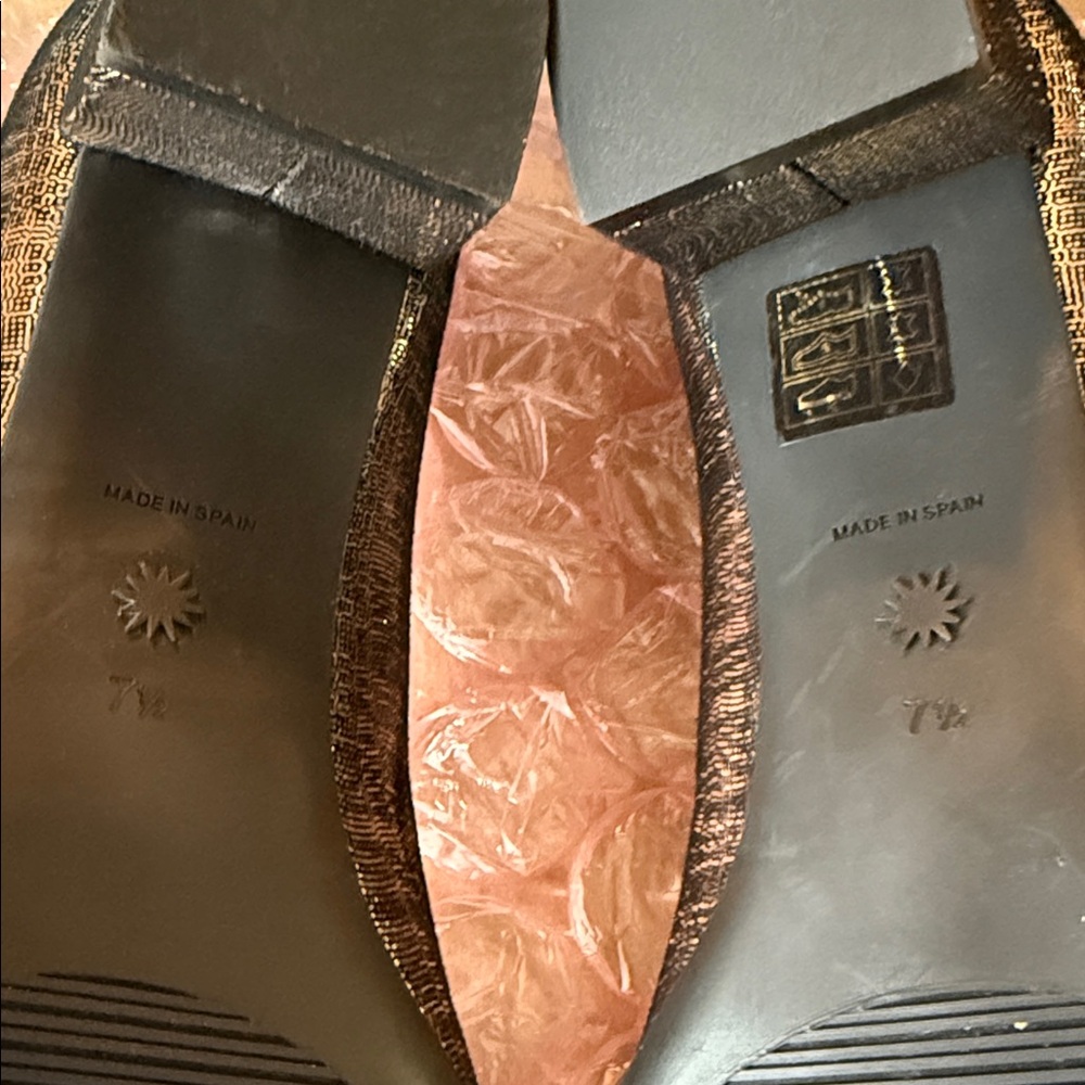 Stuart Weitzman Metallic Bronze Shoes with a Bow - Picture 13 of 16